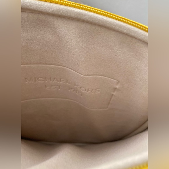 MK Michael Kors Neoprene iPad Tablet Sleeve Case Cover Yelow Embossed 8x10 - Picture 7 of 7